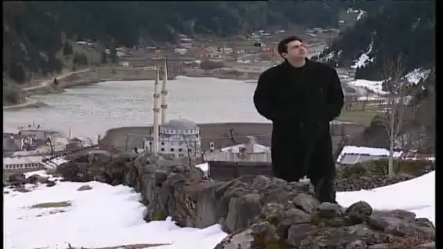 Hakan Taşıyan – Gözün Sevem Süper Arabesk