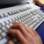 İnternette yeni düzenleme! Bunu yapanın interneti yavaşlatılacak!