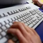 İnternette yeni düzenleme! Bunu yapanın interneti yavaşlatılacak!