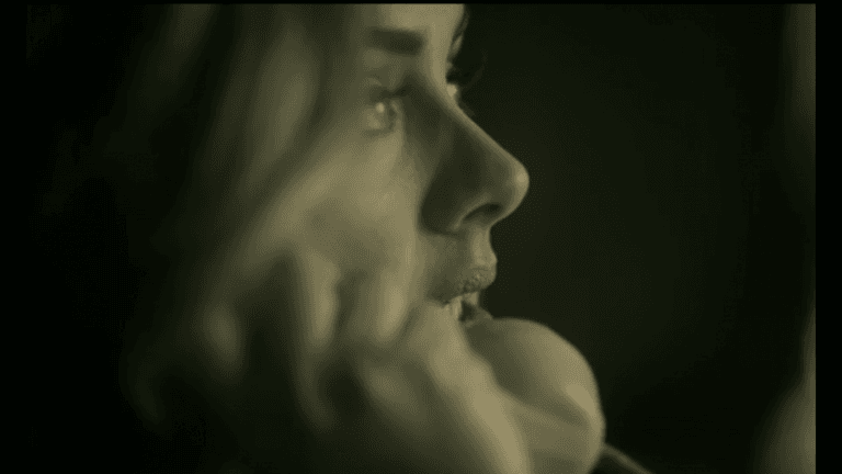 Adele'in Hello şarkısı YouTube'da Gangnam Style’ın rekorunu kırdı