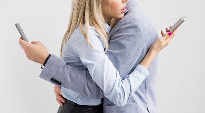 telefon hastası insanlar