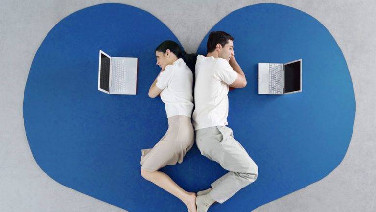 Sosyal Medya İlişkide Yalnızlığı Arttırıyor