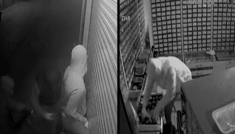 25 dakikada 900 bin liralik soygun kamerada