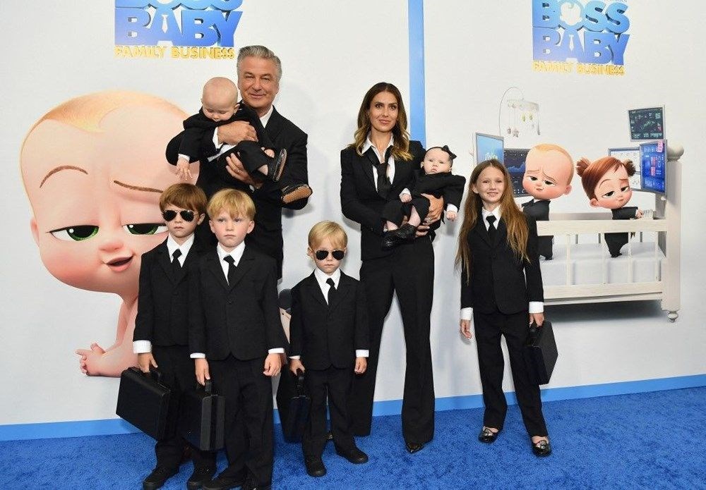 Alec Baldwin’in sette kurusıkı silahla 1 kişiyi öldürdüğü kaza sonrası ilk açıklama