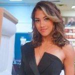 Babasının tabutu başında ‘seksi poz’ veren sosyal medya fenomenine tepki büyük