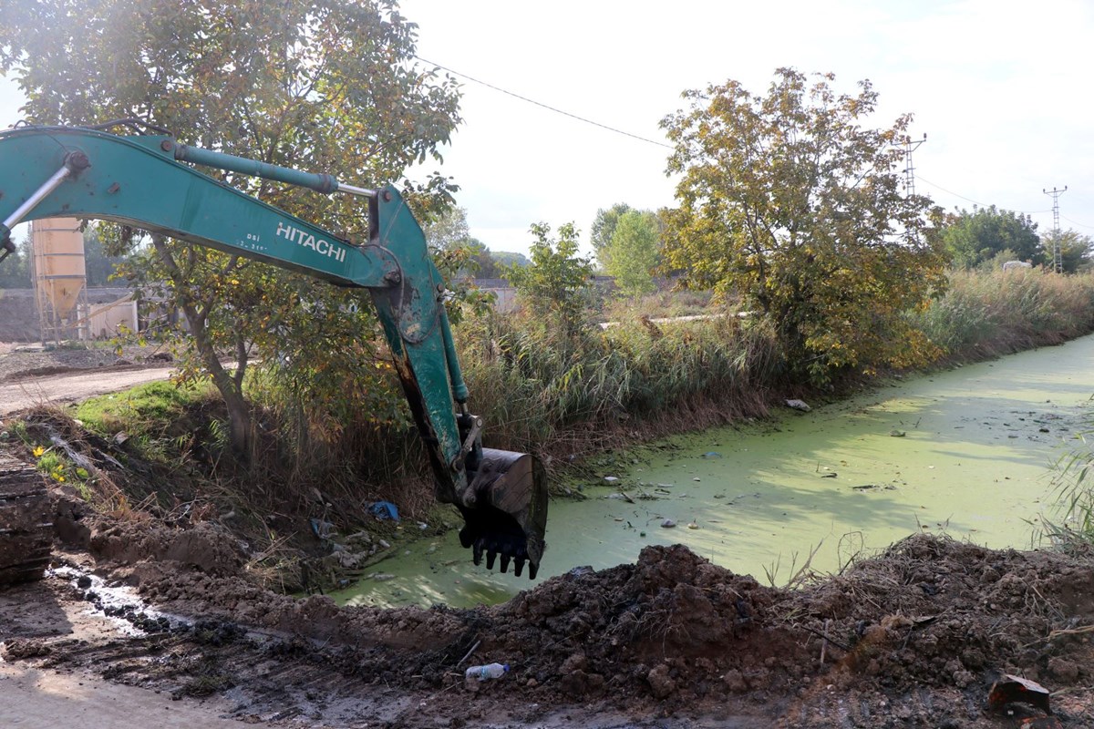 Çöplüğe dönen ‘Bayır Deresi’ temizleniyor