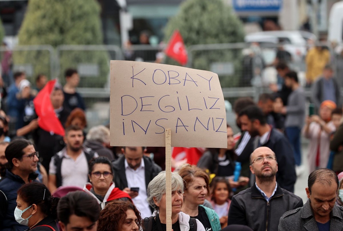 Covid-19 aşısı karşıtları, İzmir’de miting düzenledi