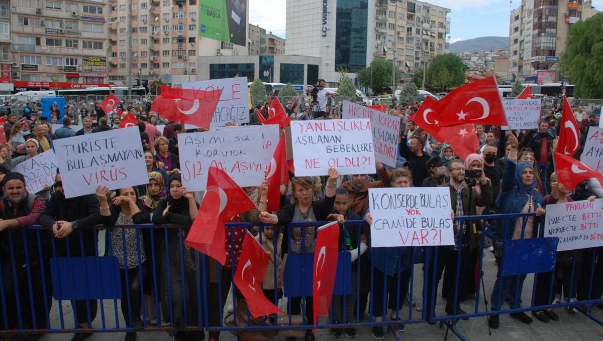 Covid-19 aşısı karşıtları, İzmir’de miting düzenledi