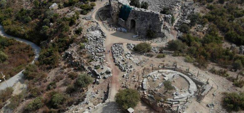 Liman kenti Kaunos’taki Bizans kilisesi ve mezarlar gün yüzüne çıkarılıyor