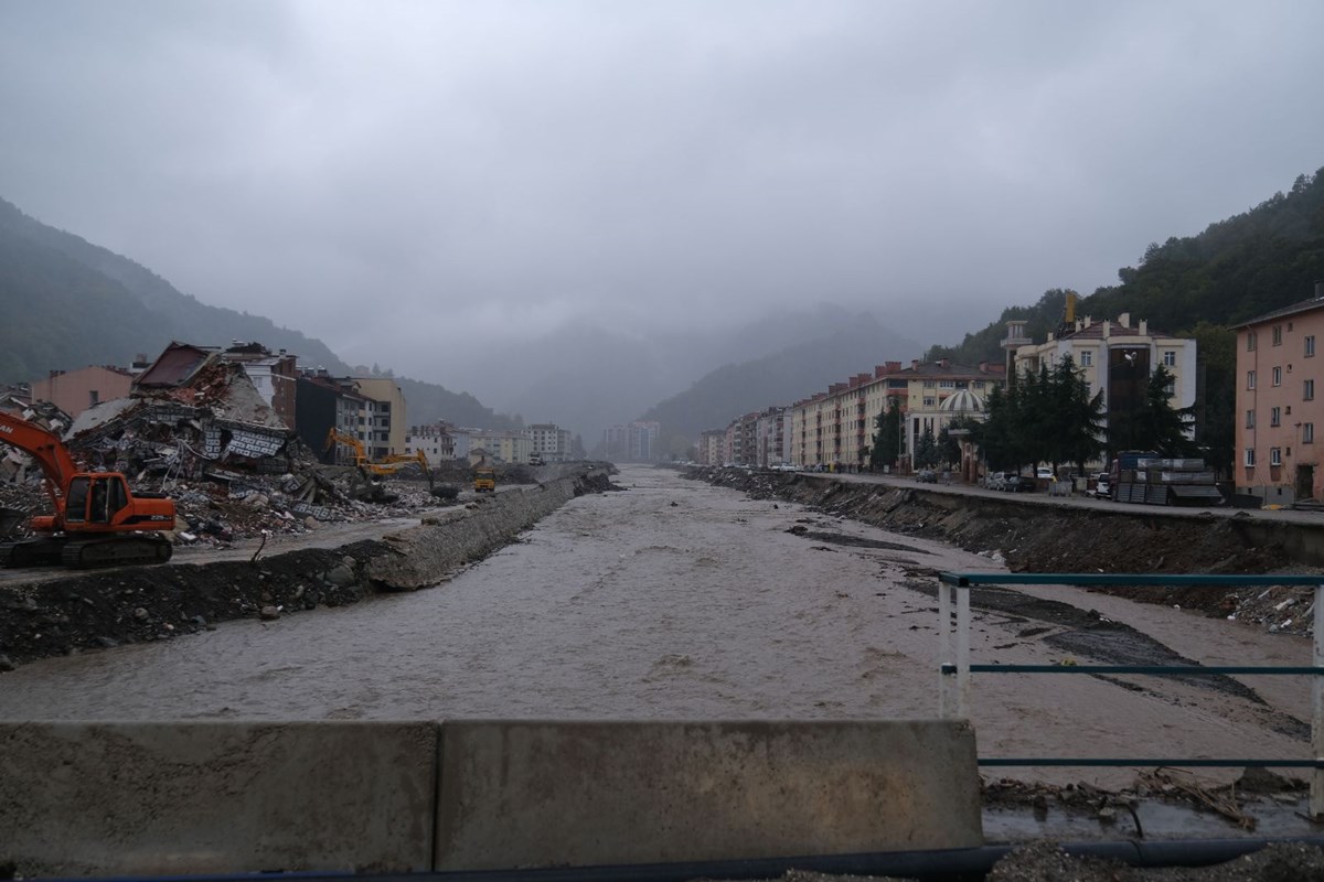 Sel felaketi yaşayan Bozkurt’un sokakları yeniden sular altında