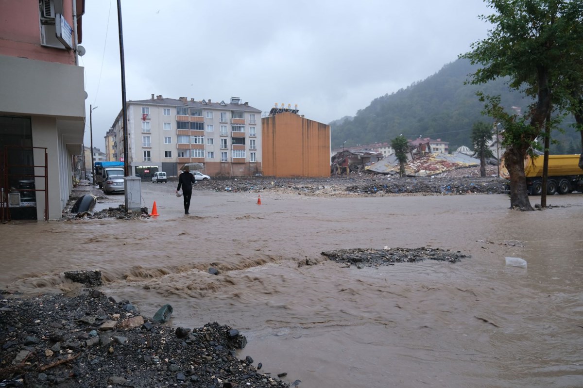 Sel felaketi yaşayan Bozkurt’un sokakları yeniden sular altında