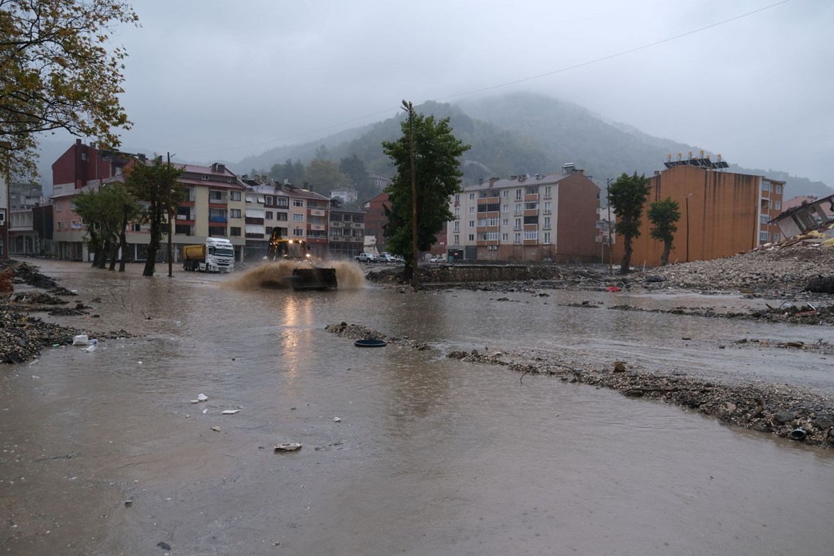 Sel felaketi yaşayan Bozkurt’un sokakları yeniden sular altında