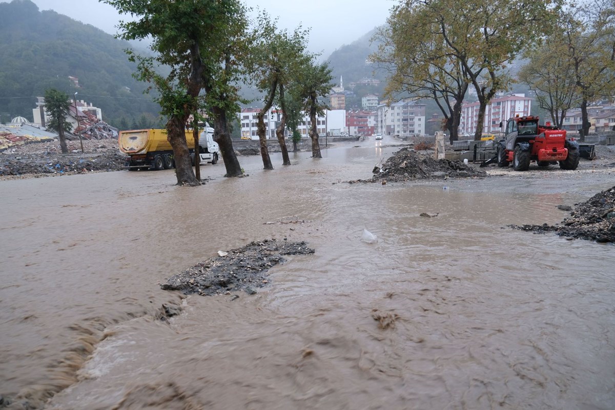 Sel felaketi yaşayan Bozkurt’un sokakları yeniden sular altında