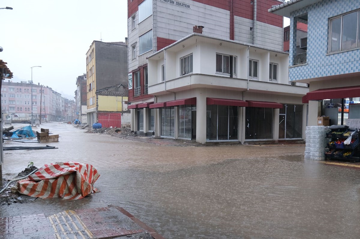 sel felaketi yasayan bozkurtun sokaklari yeniden sular altinda 8