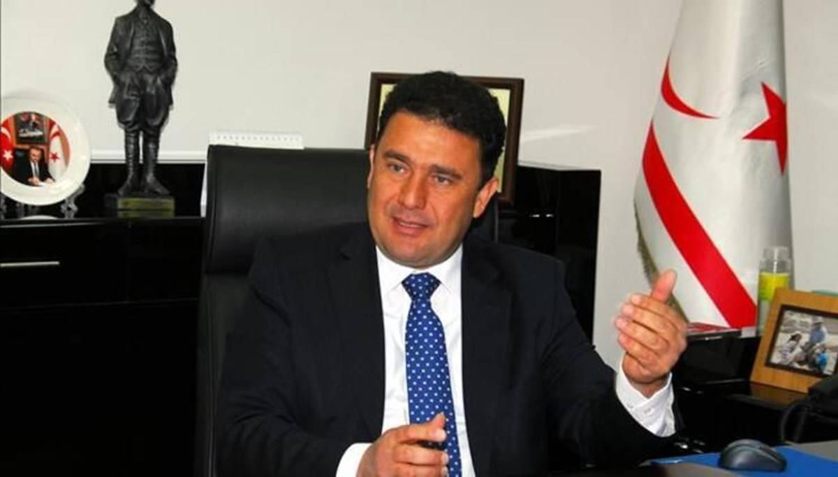 SON DAKİKA:  KKTC Başbakanı Ersan Saner hükümetin istifasını sundu