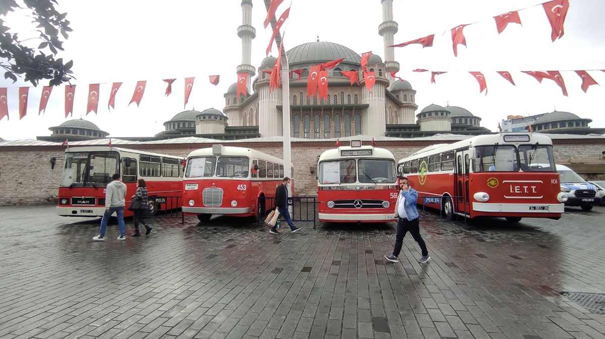 taksim meydaninda nostaljik otobus sergisi 1