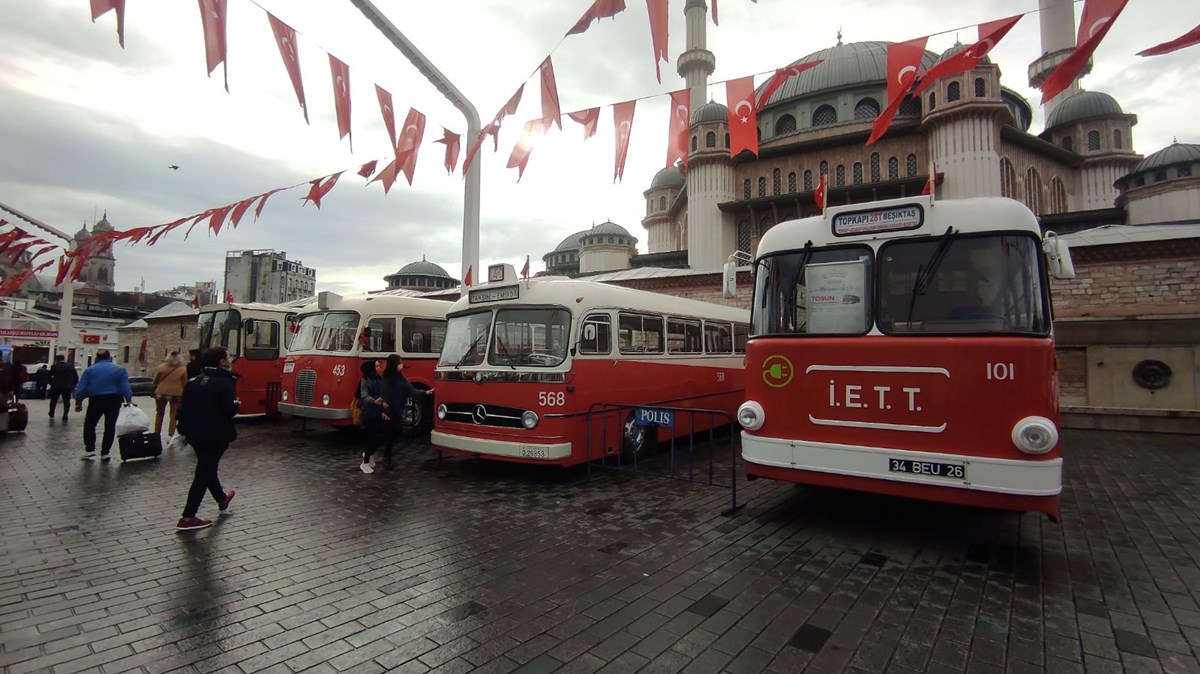 taksim meydaninda nostaljik otobus sergisi 2