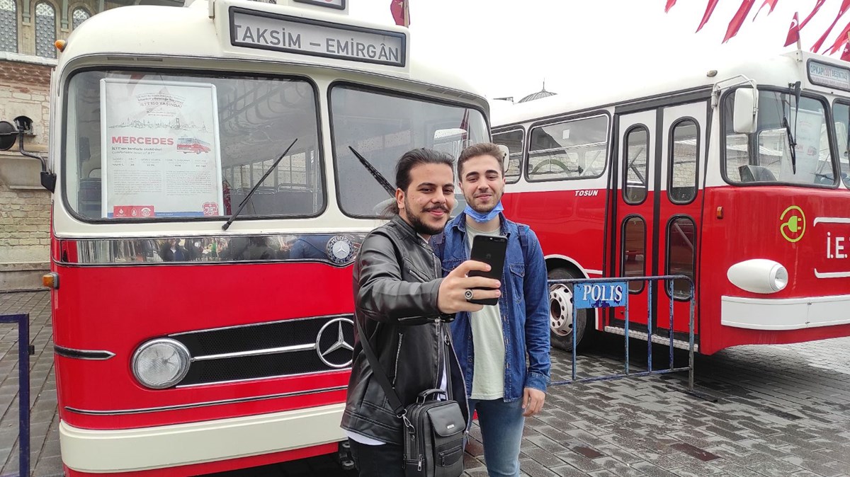 taksim meydaninda nostaljik otobus sergisi 3