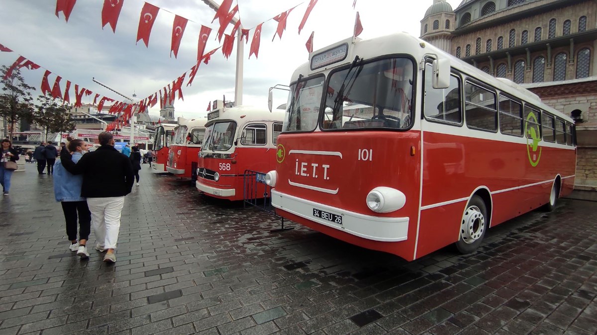 taksim meydaninda nostaljik otobus sergisi 4