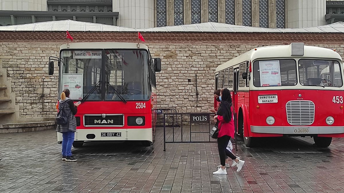 taksim meydaninda nostaljik otobus sergisi 5