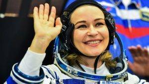 uzayda ilk uzun metrajli filmi ceken rus ekibi dunyaya dondu