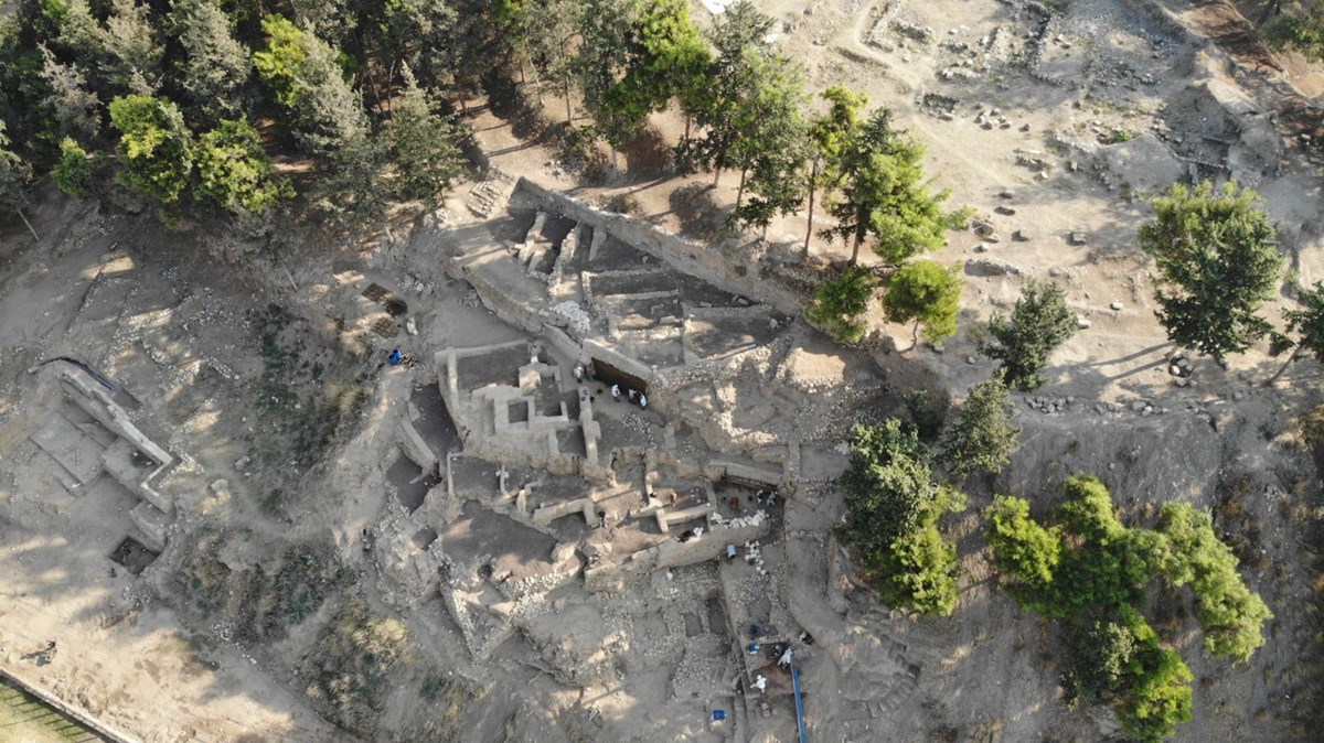 Yumuktepe Höyüğü, bugüne kadar 2 binin üzerinde eser verdi