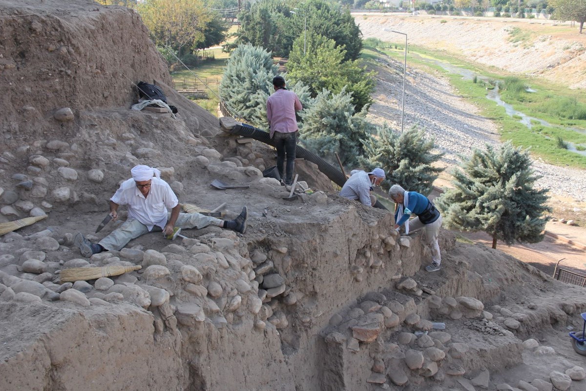 Yumuktepe Höyüğü, bugüne kadar 2 binin üzerinde eser verdi