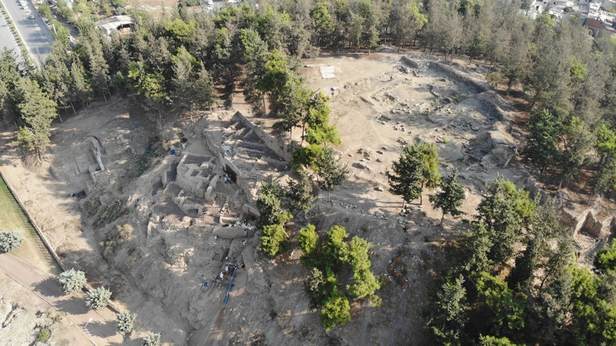 Yumuktepe Höyüğü, bugüne kadar 2 binin üzerinde eser verdi