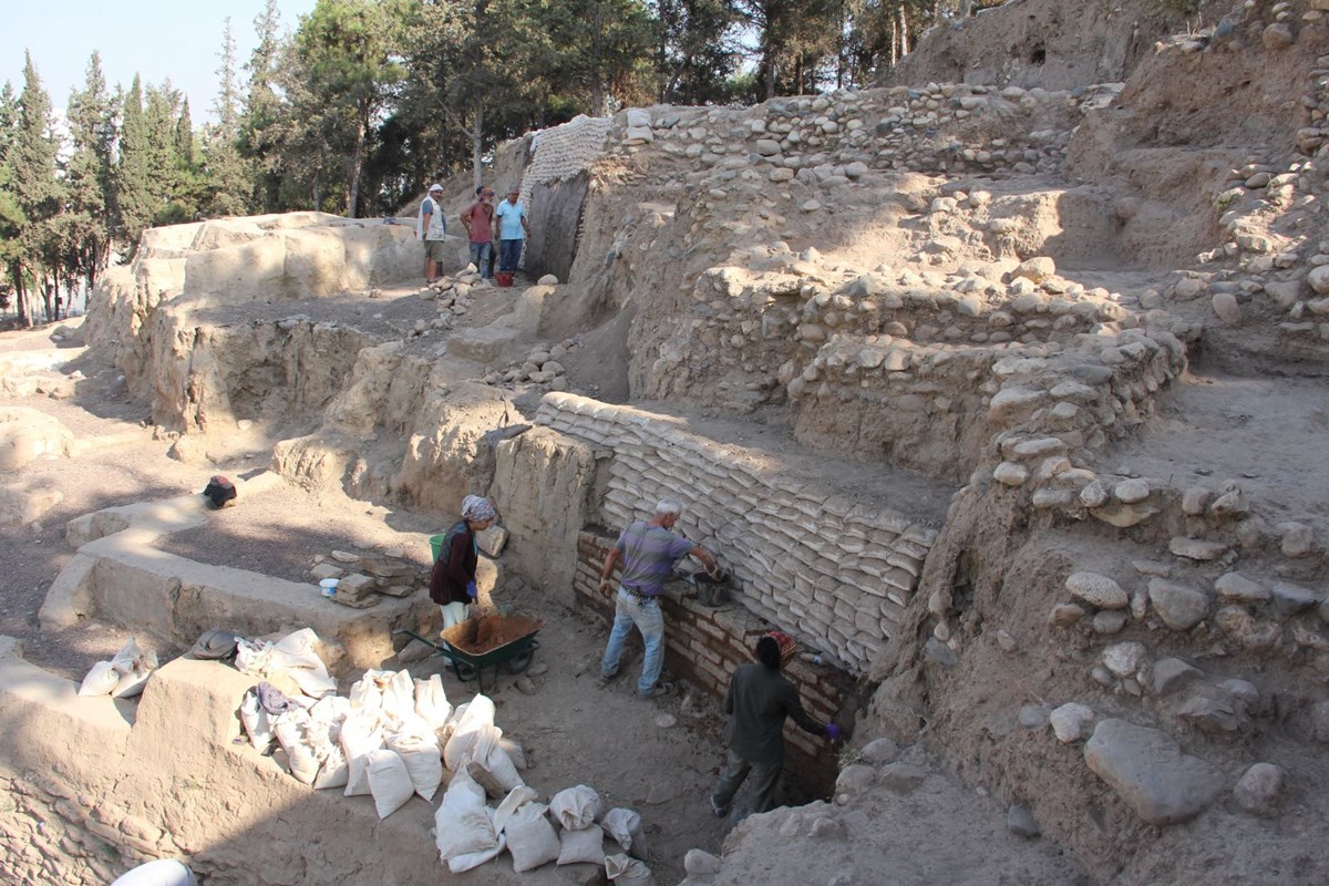 Yumuktepe Höyüğü, bugüne kadar 2 binin üzerinde eser verdi