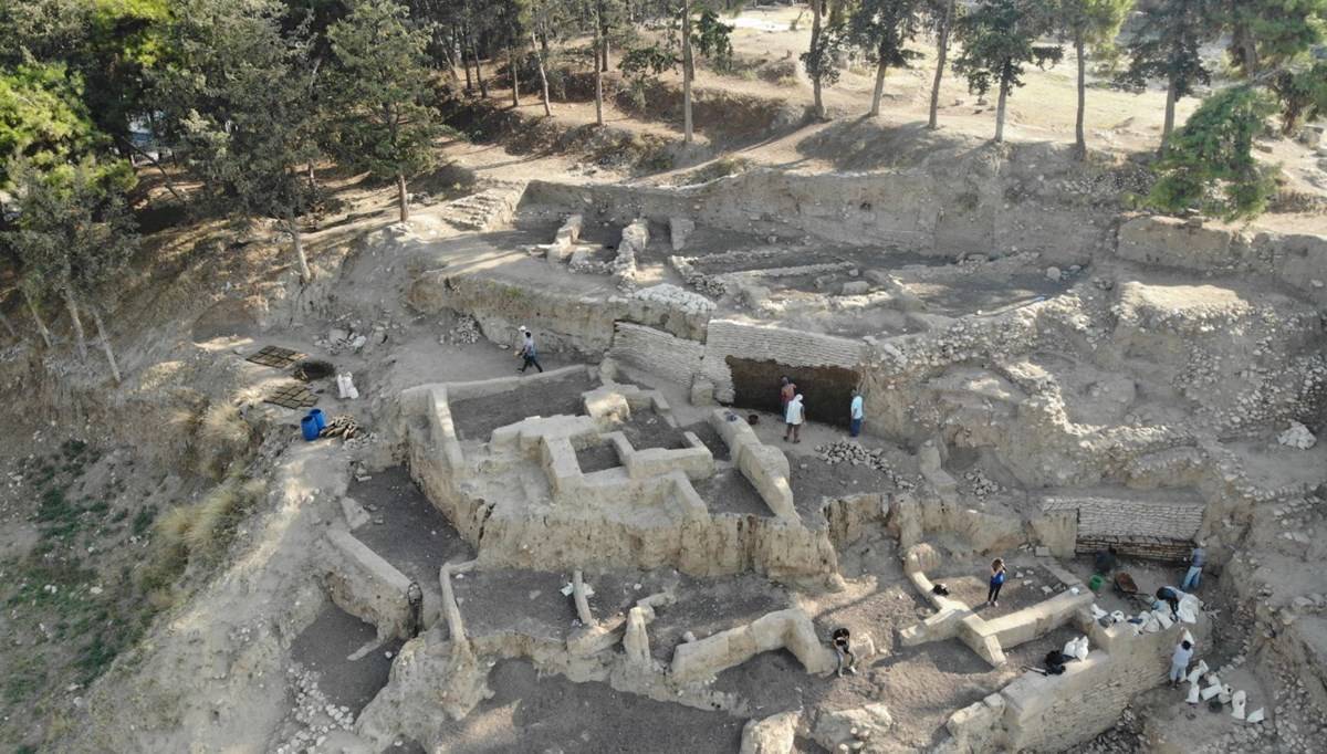 Yumuktepe Höyüğü, bugüne kadar 2 binin üzerinde eser verdi