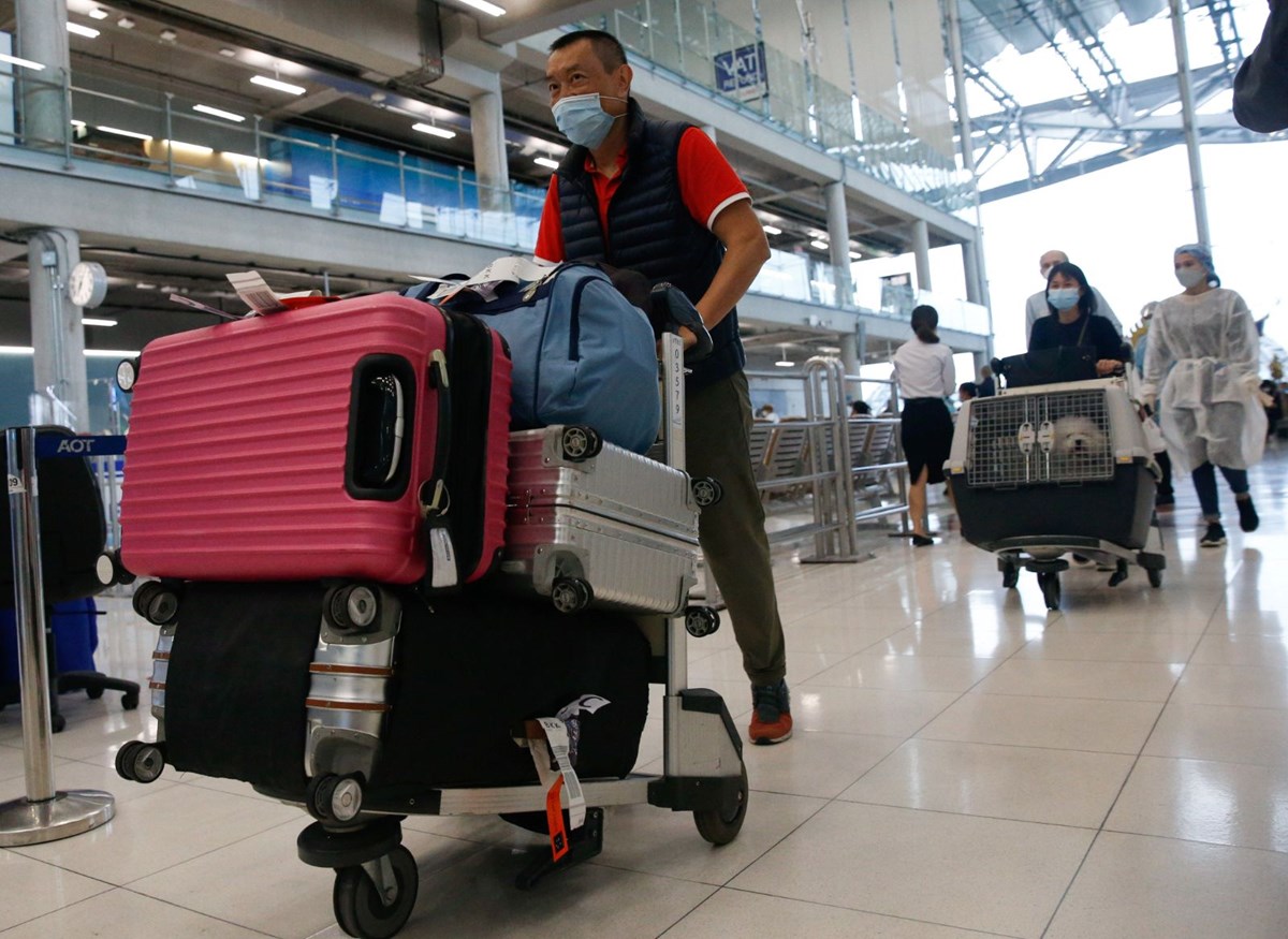 18 ay sonra yeniden acilan taylanda binlerce turist akin etti 2