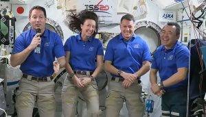 astronotlar 20 saatlik ucus sirasinda tuvaleti kullanmadan dunyaya donecek