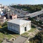 D-100’ün yanında harabeye dönmüş anıt mezar; Mermerleri bile İtalya’dan getirildi