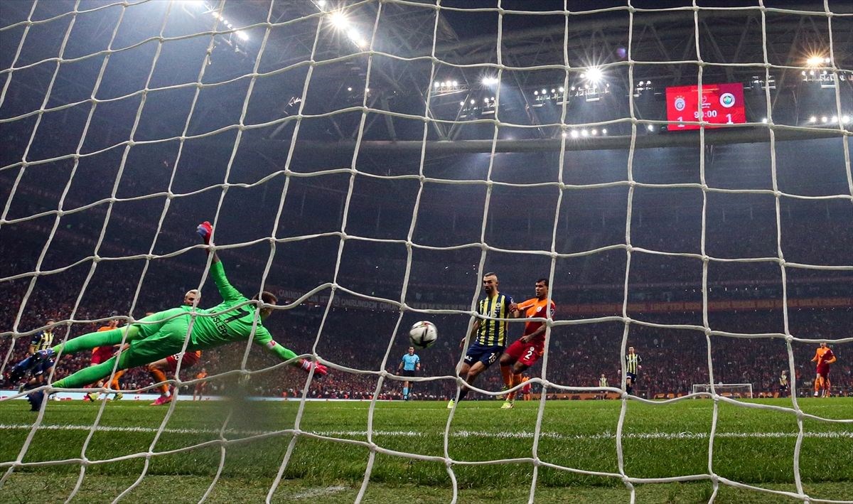 Derbide kazanan Fenerbahçe (Galatasaray-Fenerbahçe maç sonucu)