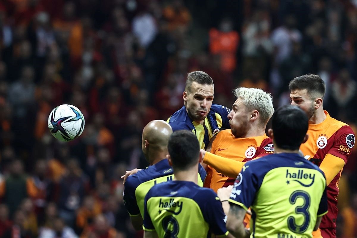 Derbide kazanan Fenerbahçe (Galatasaray-Fenerbahçe maç sonucu)