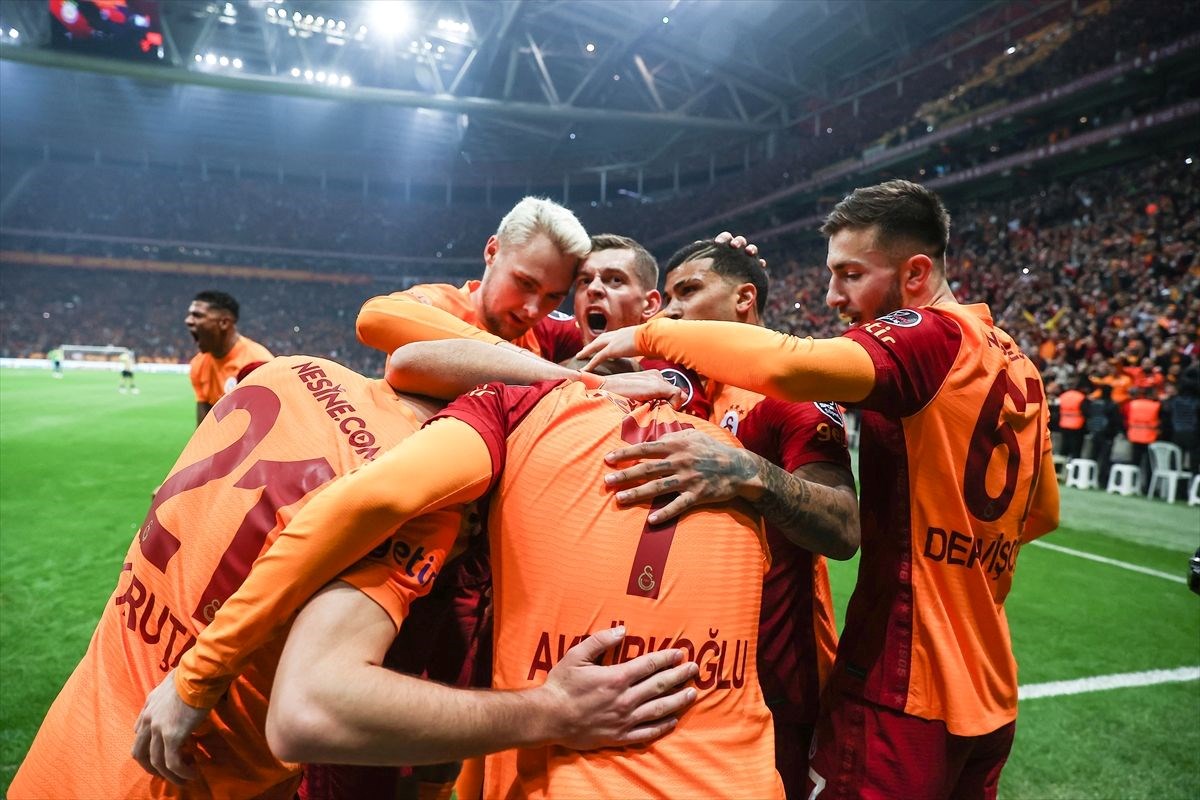 Derbide kazanan Fenerbahçe (Galatasaray-Fenerbahçe maç sonucu)