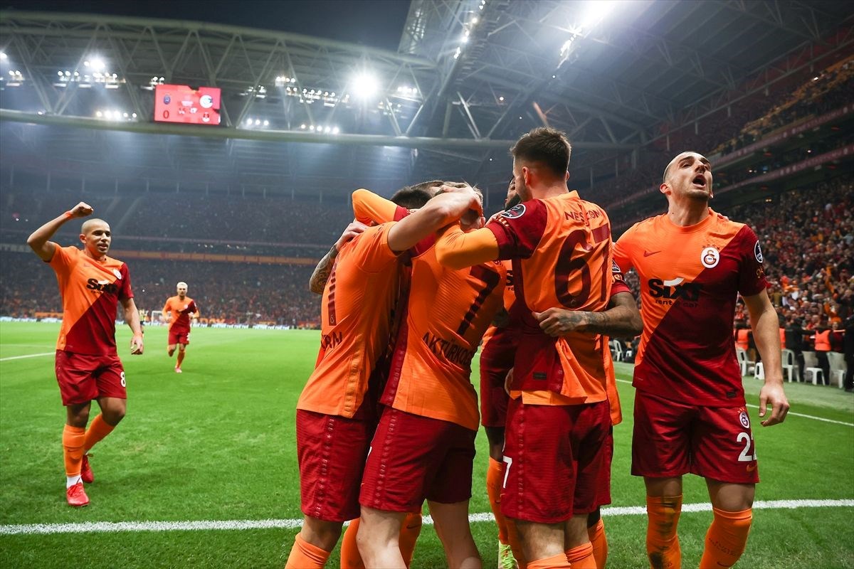 Derbide kazanan Fenerbahçe (Galatasaray-Fenerbahçe maç sonucu)