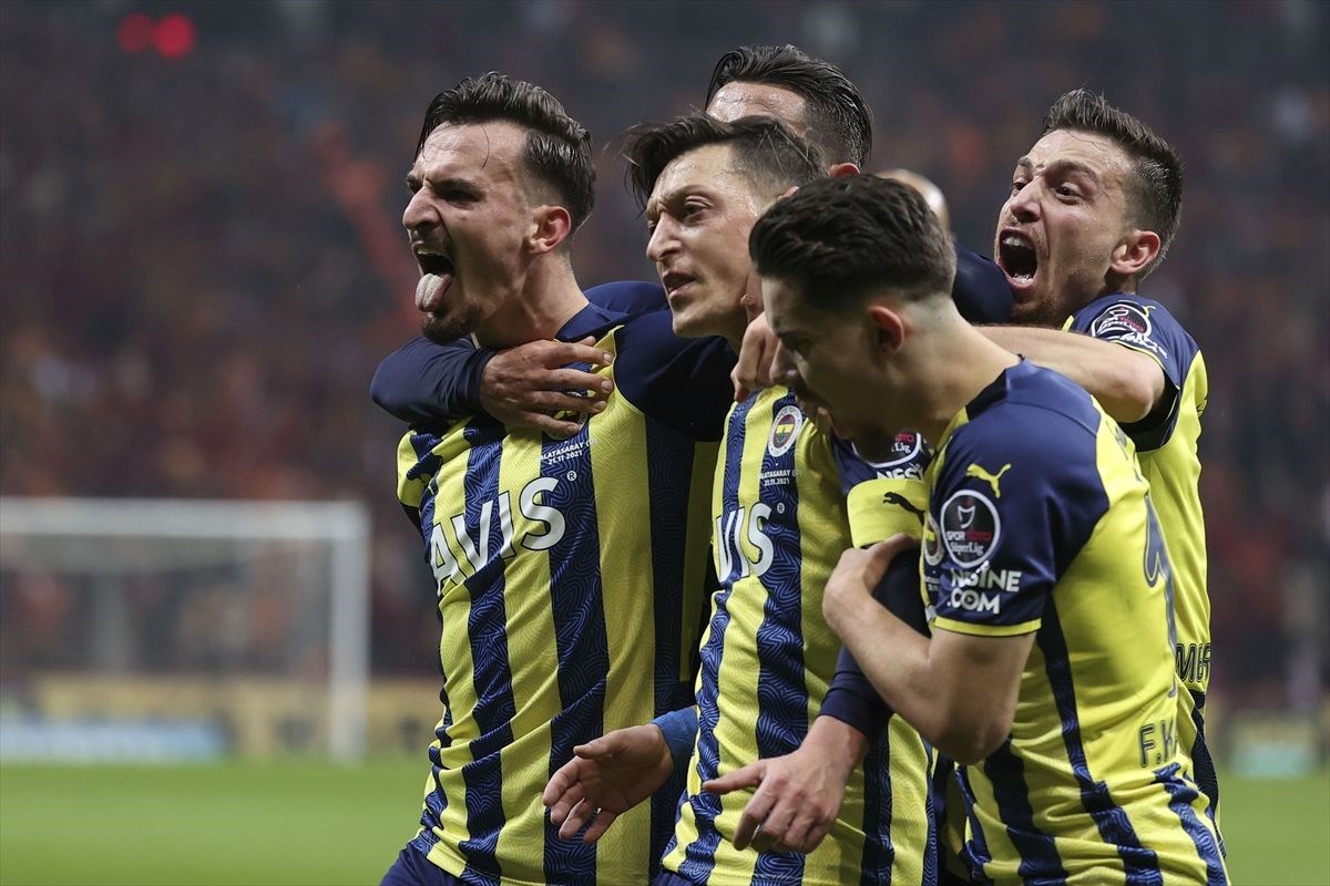Derbide kazanan Fenerbahçe (Galatasaray-Fenerbahçe maç sonucu)