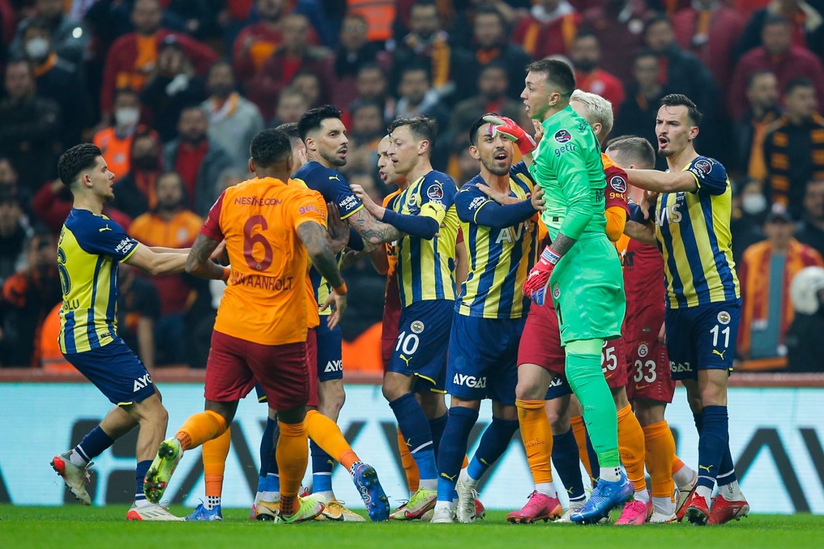 Derbide kazanan Fenerbahçe (Galatasaray-Fenerbahçe maç sonucu)