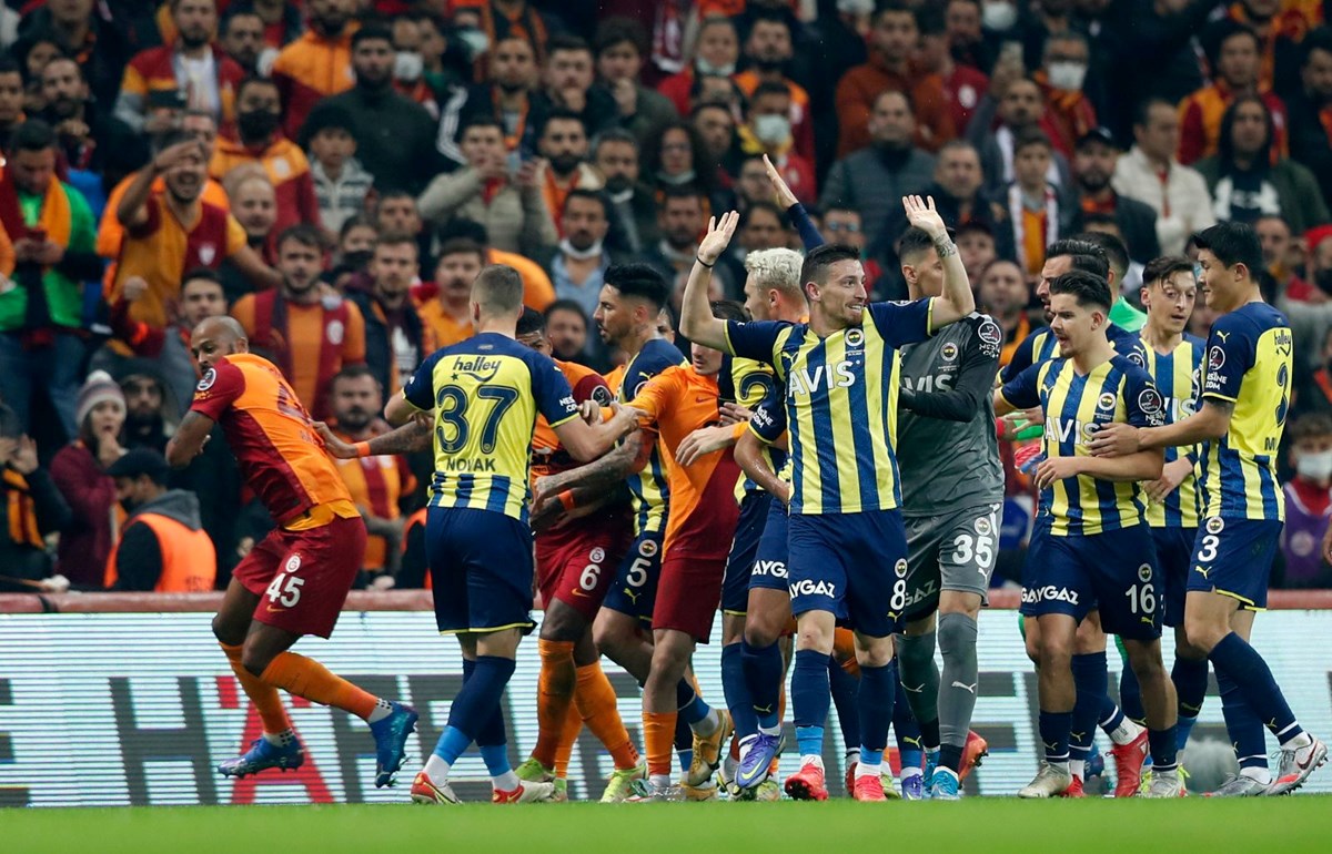 Derbide kazanan Fenerbahçe (Galatasaray-Fenerbahçe maç sonucu)