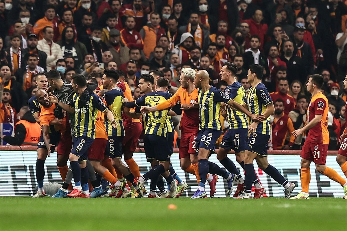 Derbide kazanan Fenerbahçe (Galatasaray-Fenerbahçe maç sonucu)