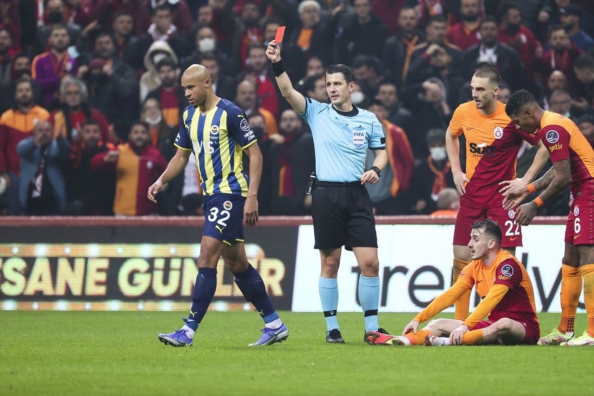 Derbide kazanan Fenerbahçe (Galatasaray-Fenerbahçe maç sonucu)