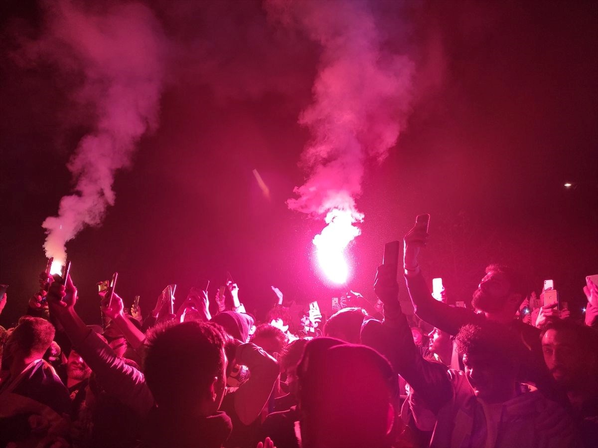 Fenerbahçe’ye Samandıra’da coşkulu karşılama