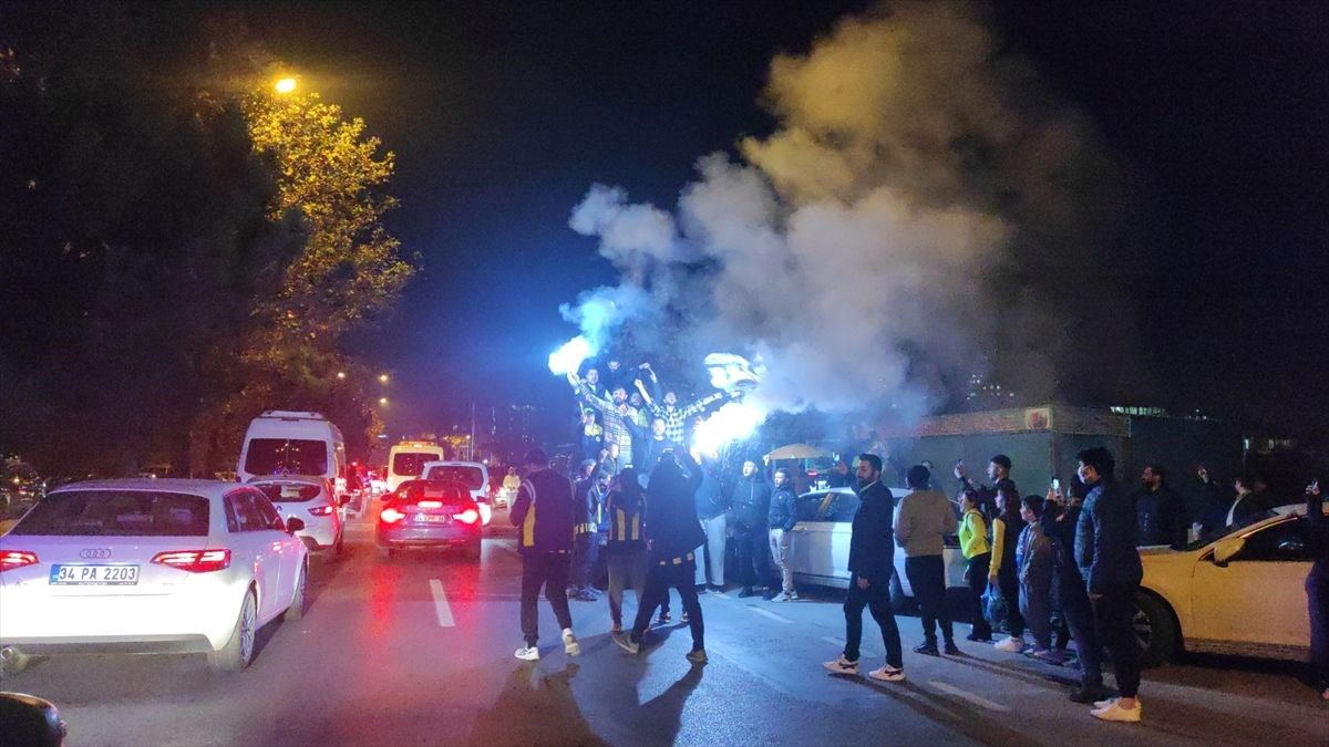 Fenerbahçe’ye Samandıra’da coşkulu karşılama