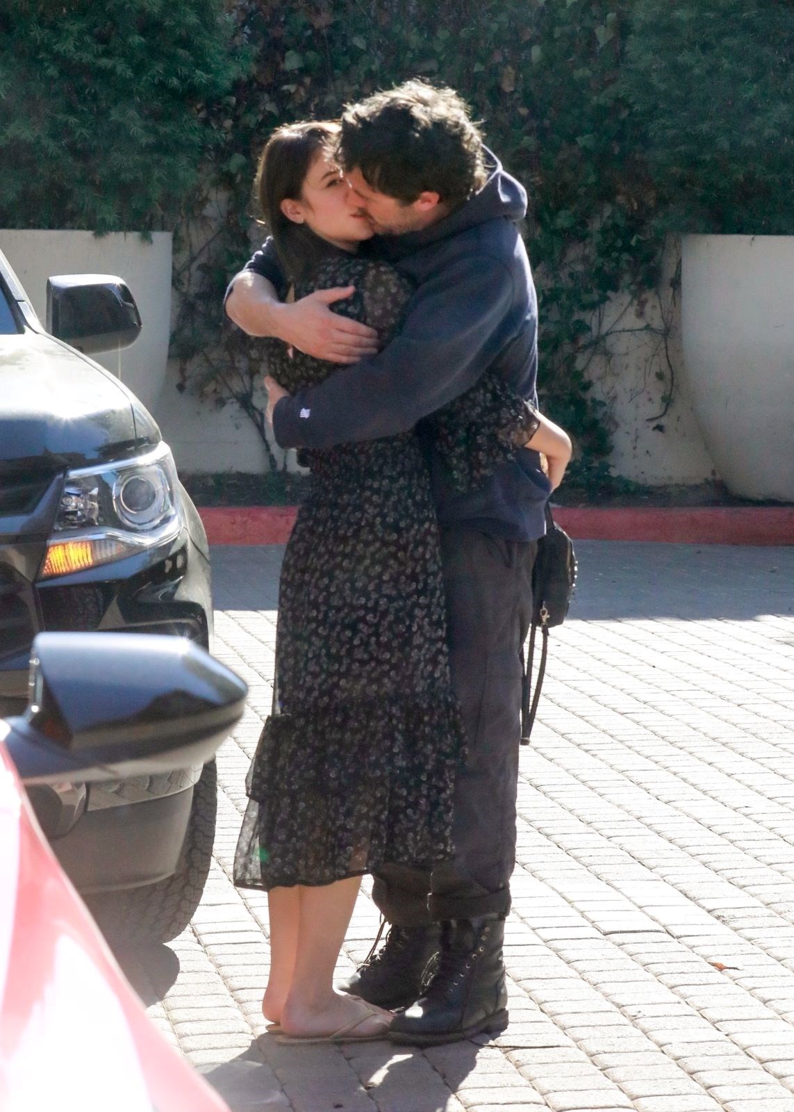 Oyuncu çift Casey Affleck ile Caylee Cowan sarmaş dolaş