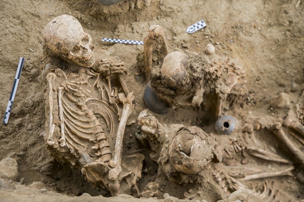 peruda 500 yil oncesinden kalma toplu mezar bulundu cocuklarin kalplerini oydular 3