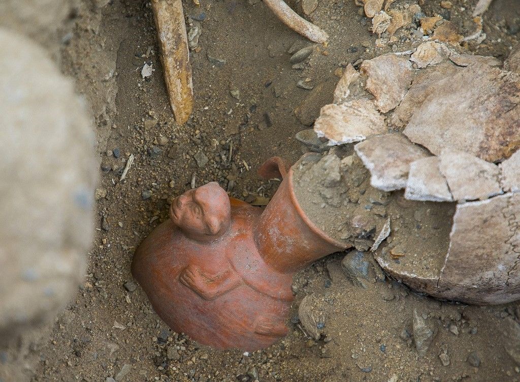 peruda 500 yil oncesinden kalma toplu mezar bulundu cocuklarin kalplerini oydular 6