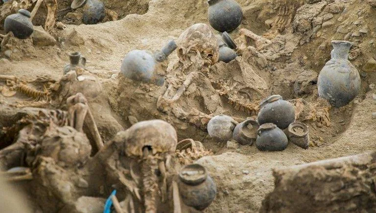 Peru’da 500 yıl öncesinden kalma toplu mezar bulundu: Çocukların kalplerini oydular