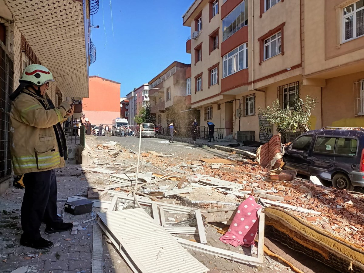 Sultangazi’de binada patlama