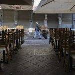 Yunanistan’da çoğu lokanta ve kafe Covid-19 kısıtlamaları nedeniyle kepenk kapattı